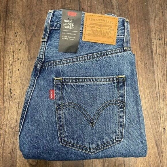 Levi's High Taper Loose Jeans - Picture 11 of 12